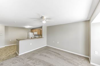 Spacious room with ceiling fan1